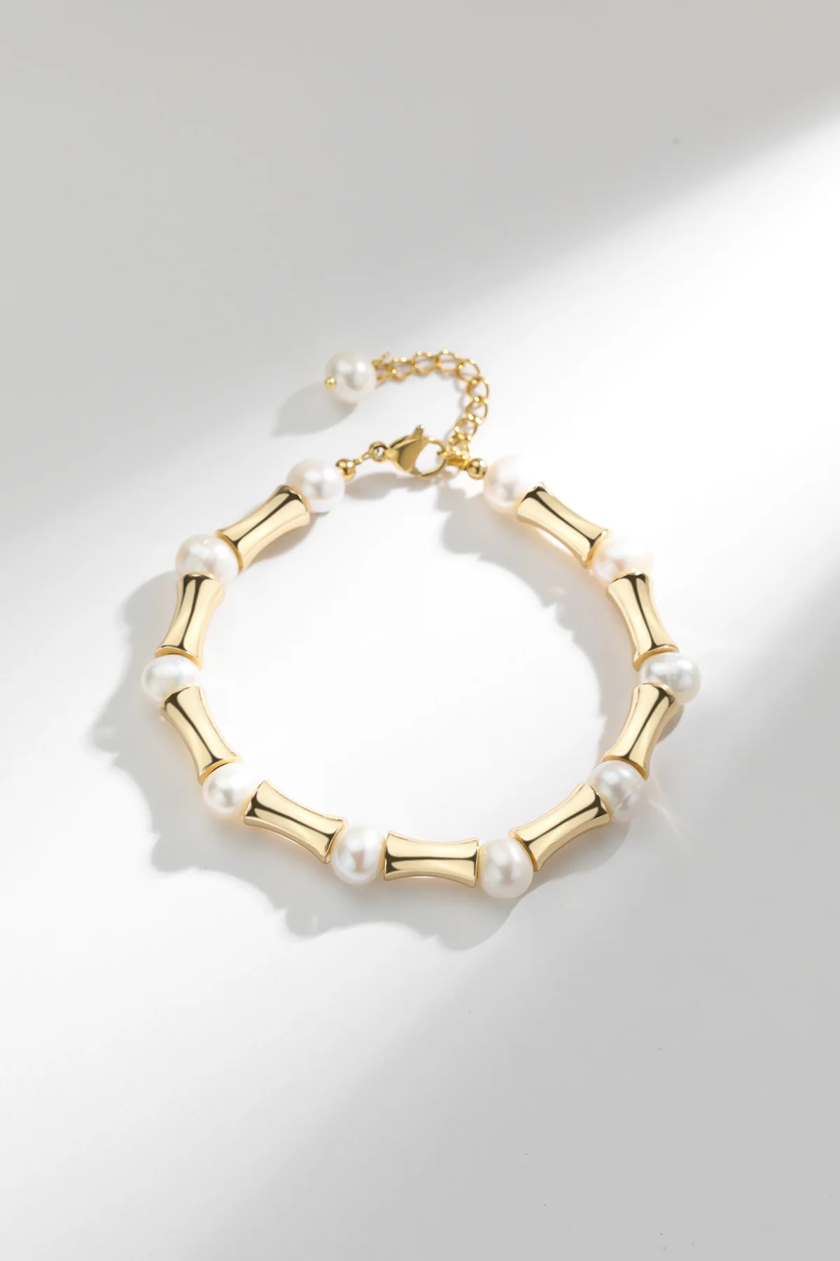 Elegant Pearl And Alloy Bracelet