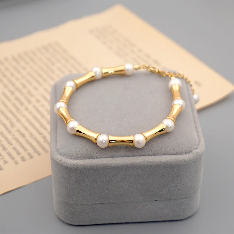 Elegant Pearl And Alloy Bracelet