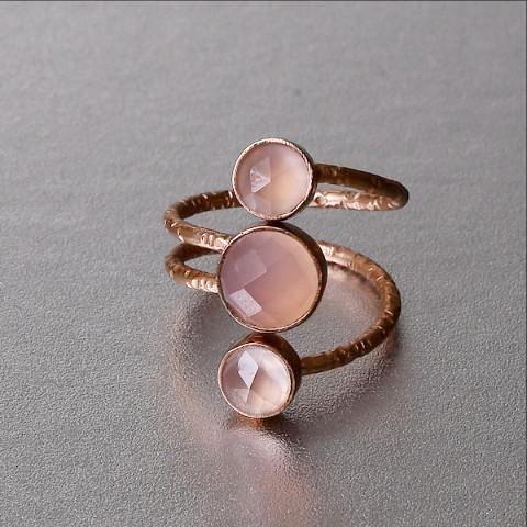Elegant Rose Quartz Trio Ring