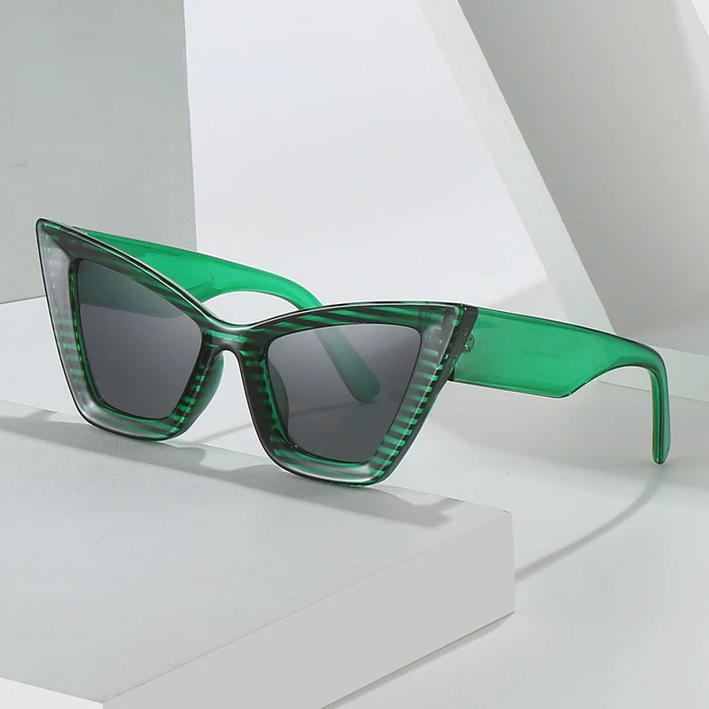 Chic Tortoise Shell Cat-Eye Sunglasses