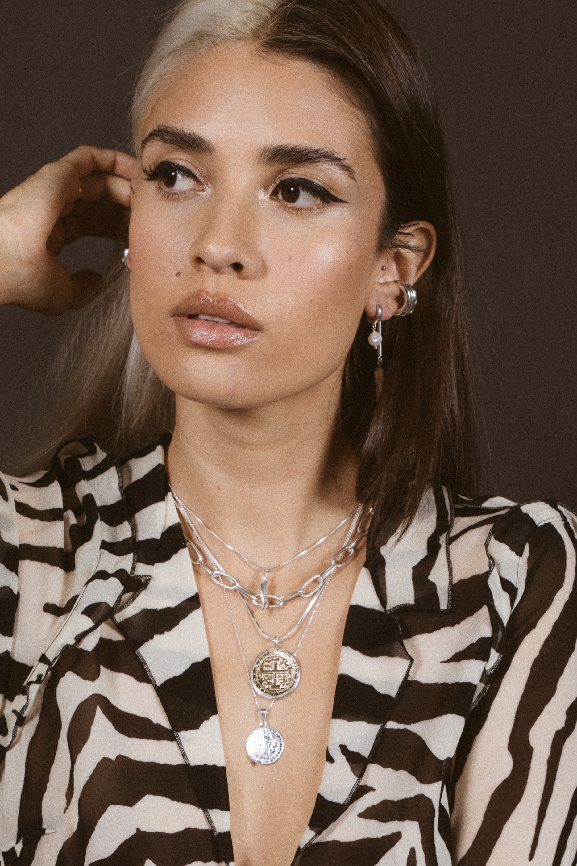 Elegant Swirl Pendant Necklace