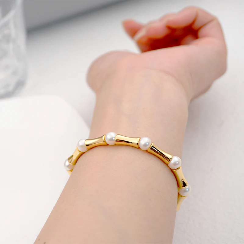 Elegant Pearl And Alloy Bracelet