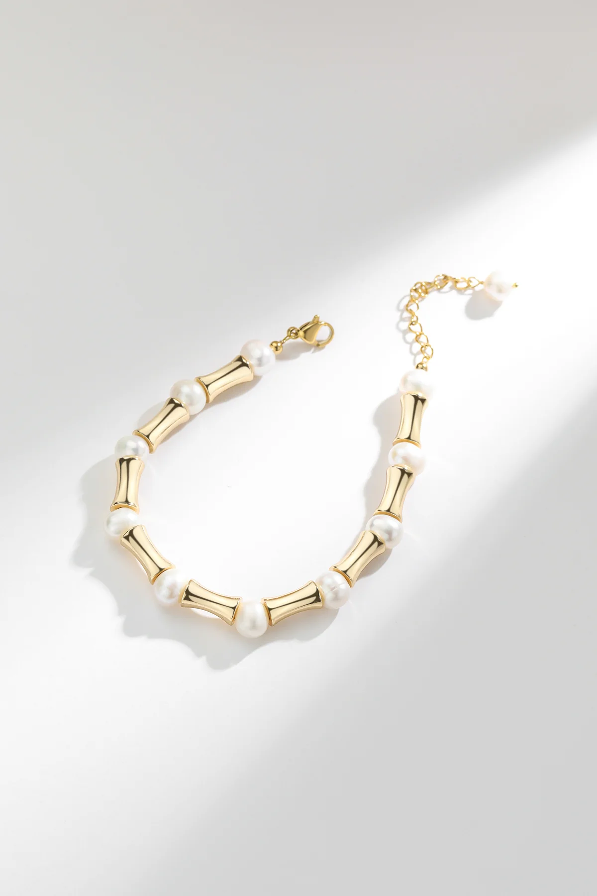 Elegant Pearl And Alloy Bracelet