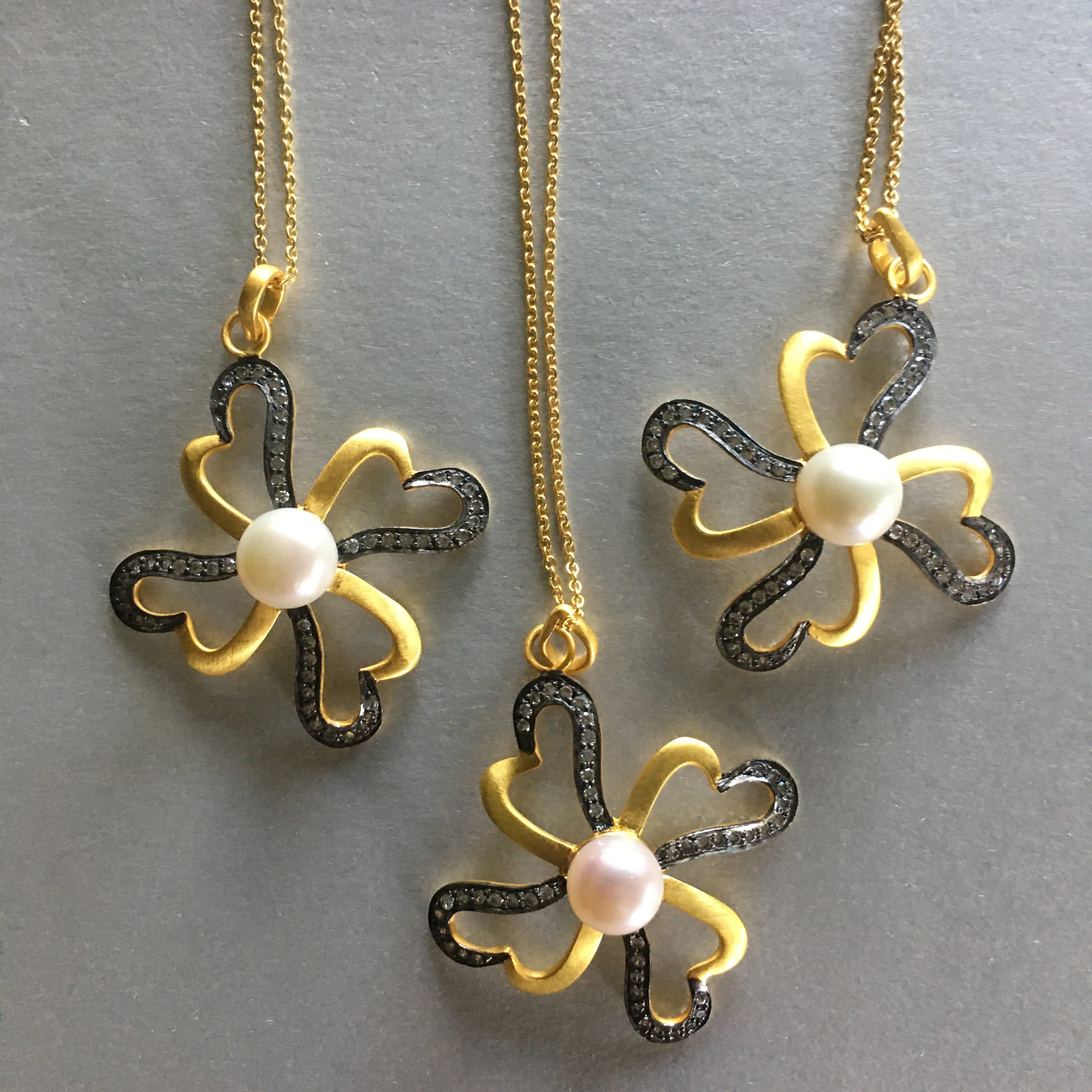 Elegant Faux Pearl Floral Necklace