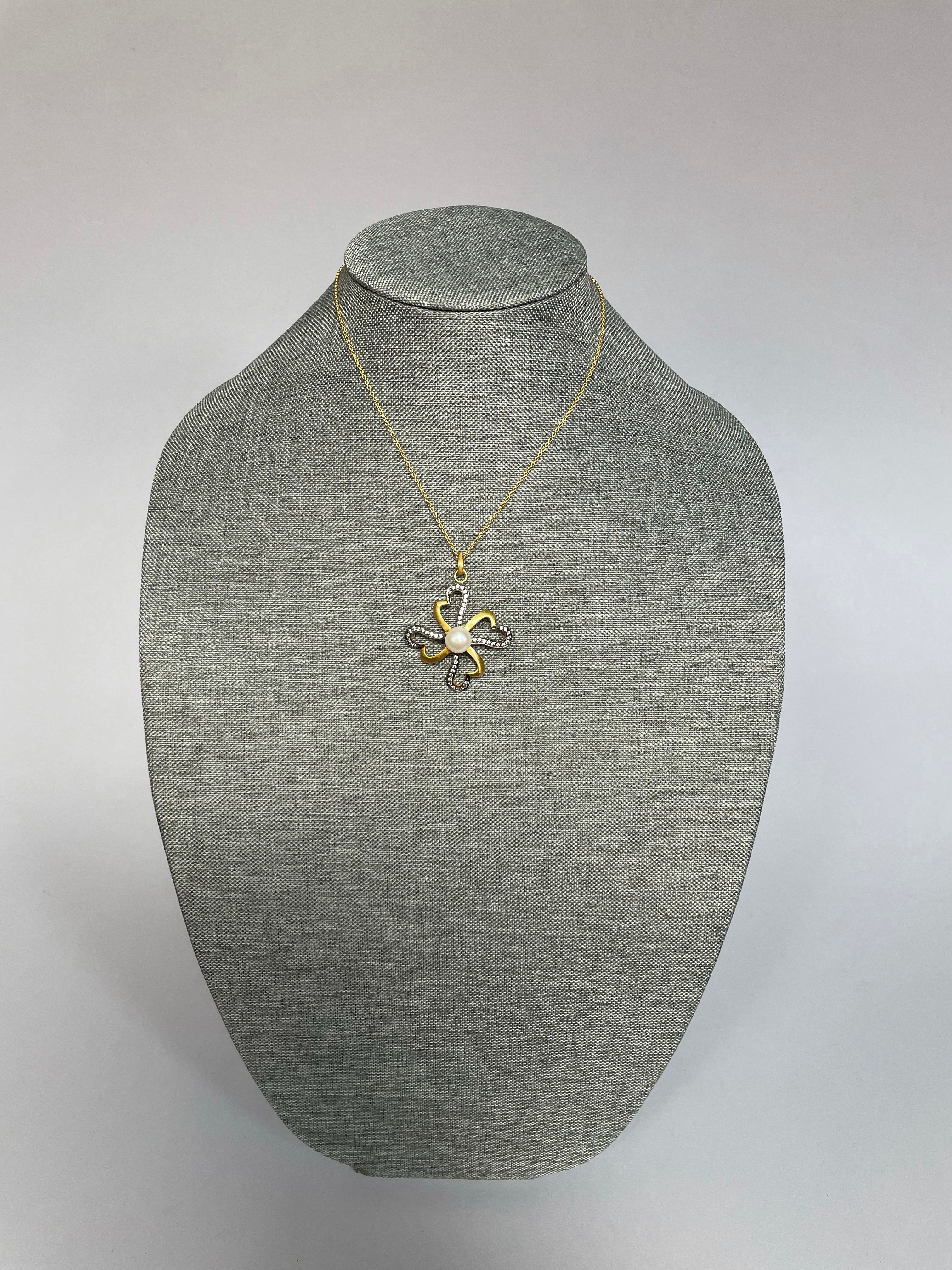 Elegant Faux Pearl Floral Necklace