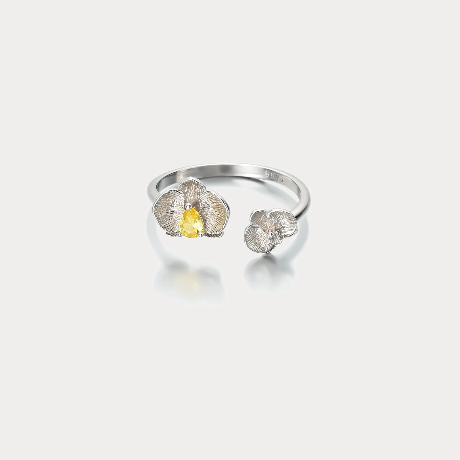 Elegant Floral Adjustable Ring