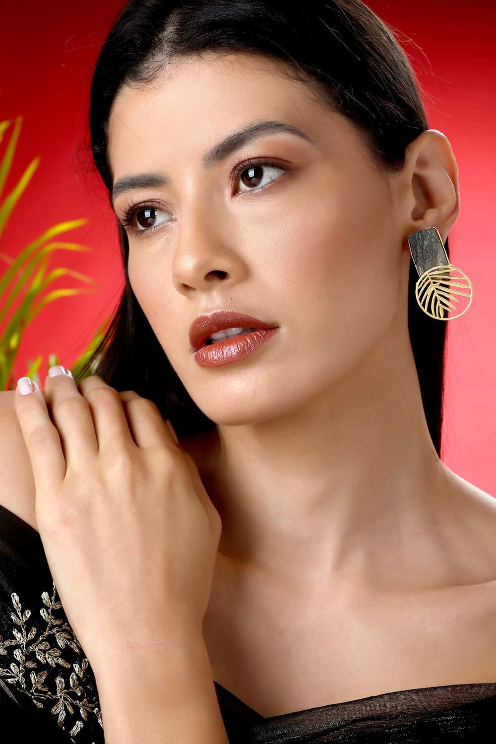 Chic Geometric Leaf Earrings