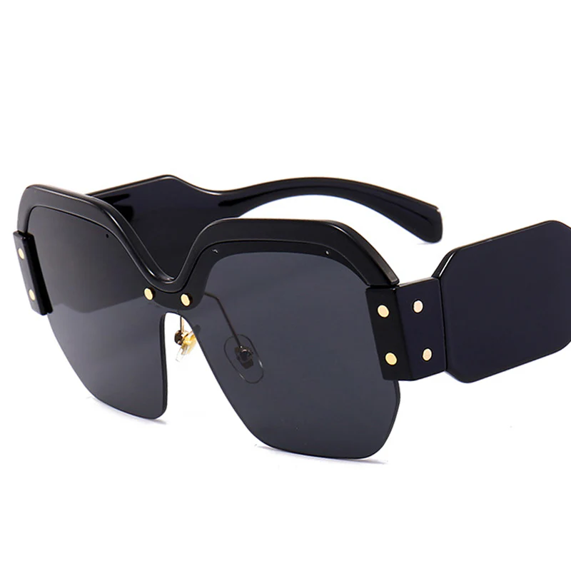 Retro Chic Oversized Sunglasses